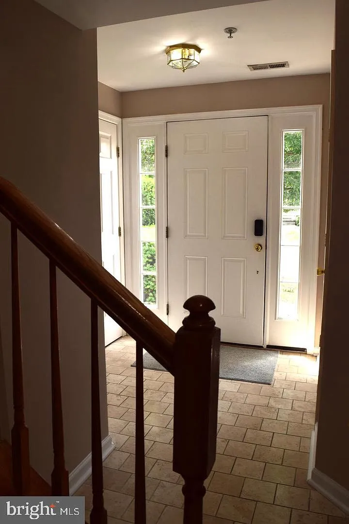 3 bed, 2.5 bath, 2258 sqft, $2,900 — Photo 3