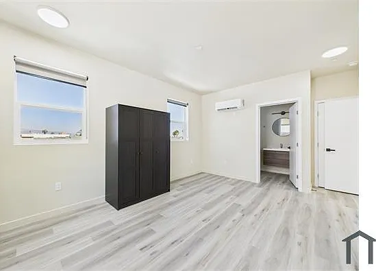 8457 Langdon Ave — Photo 20