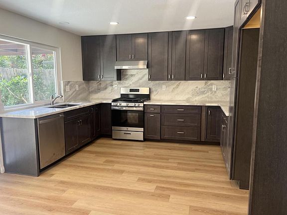 4th image of 10850 Eberly Ct