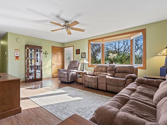 5th image of 281 E Wrightwood Ave