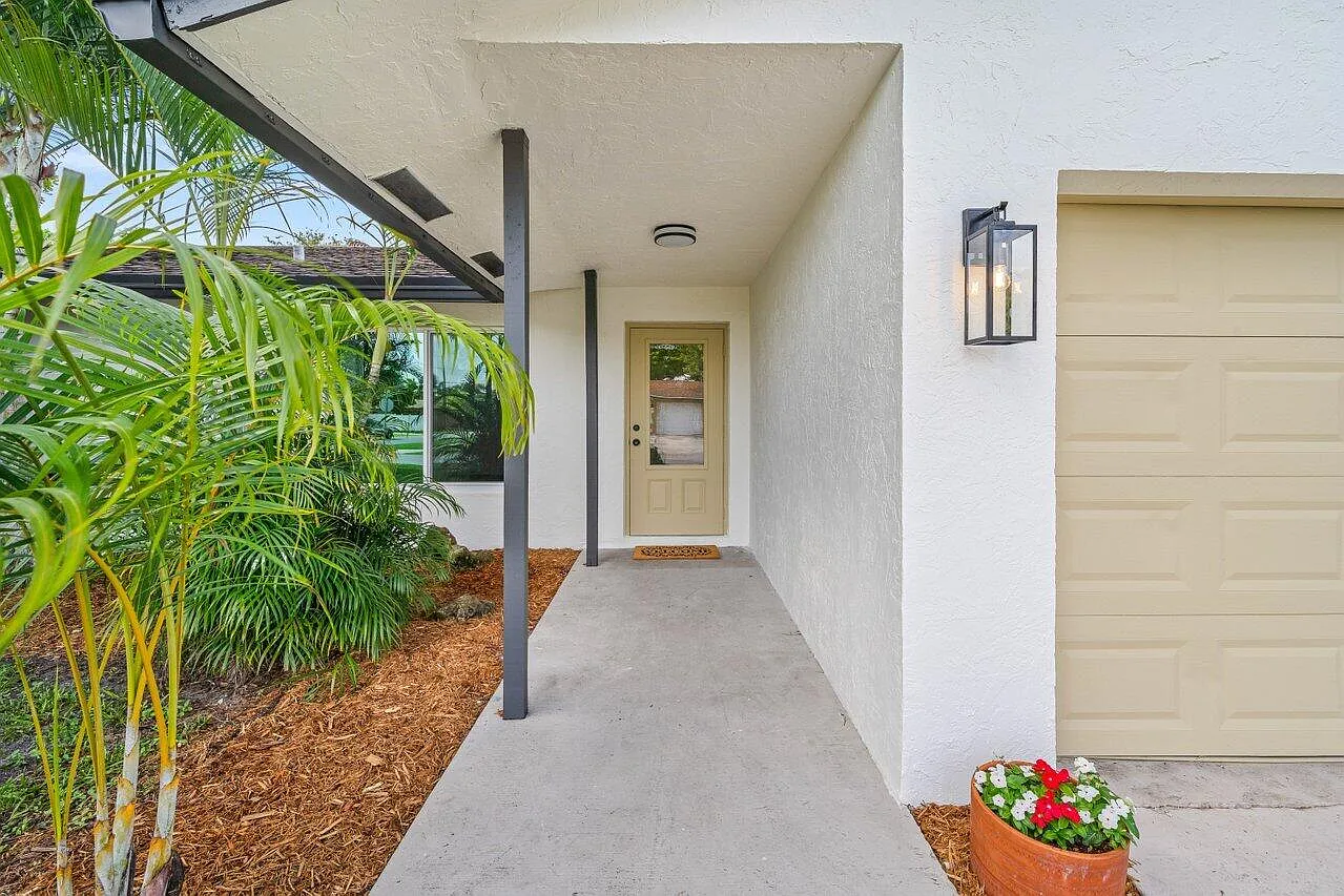 3 bed, 2.0 bath, 1374 sqft, $3,600 — Photo 4