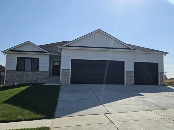 749 W 25th St, Wahoo, NE 68066