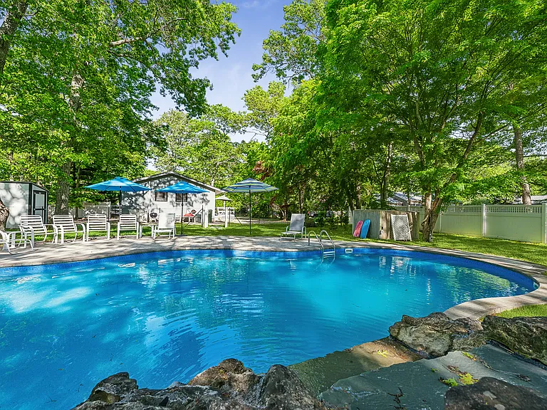 230 Norfolk Dr — Photo 31