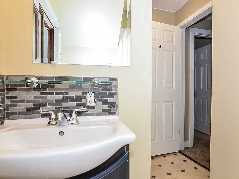 454 Sherburne Ave #1 — Photo 11