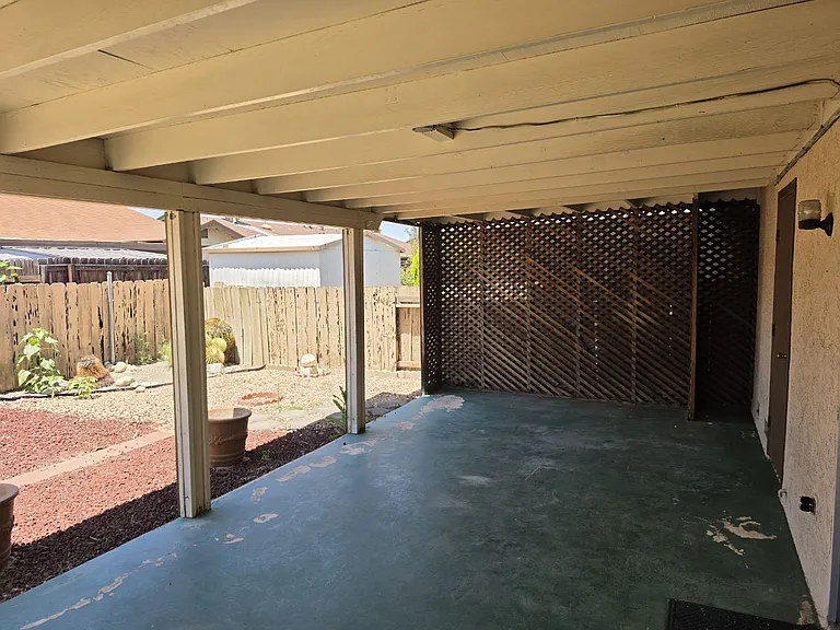 Corona St — Photo 13