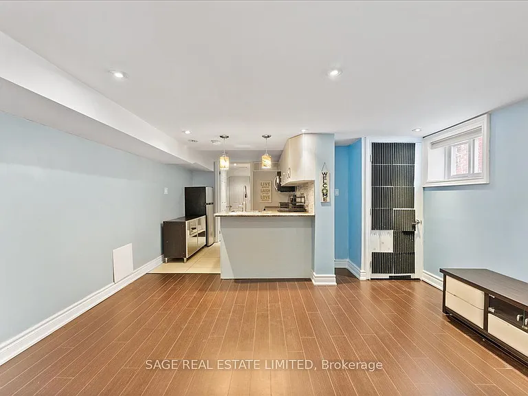 207 Cedarvale Ave #LOWER — Photo 13