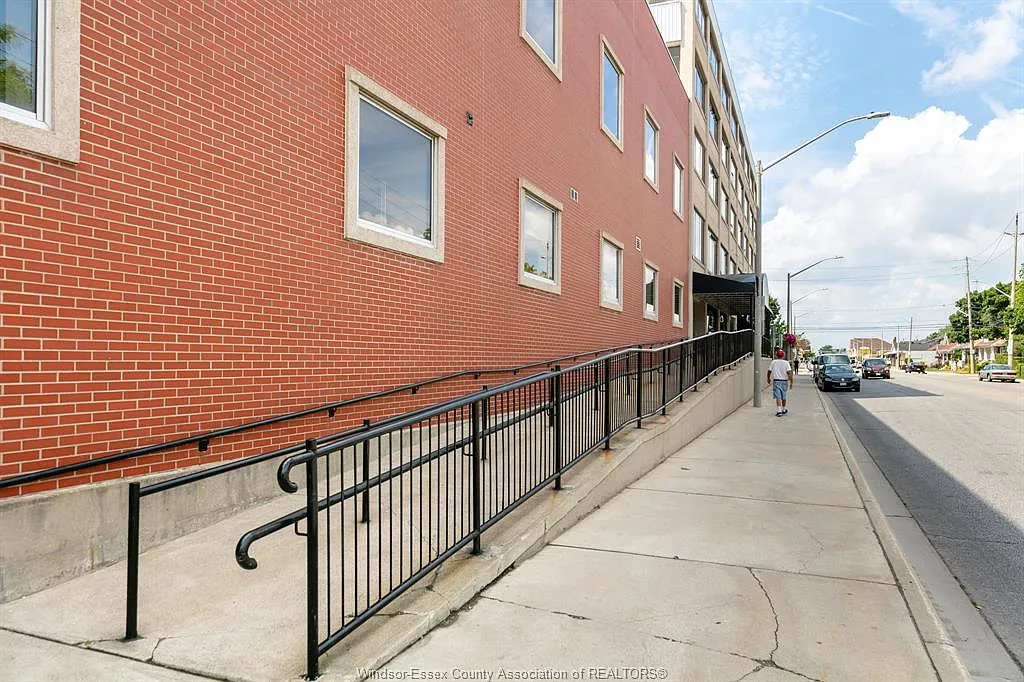 Building Photo - 2109 Ottawa St #404
