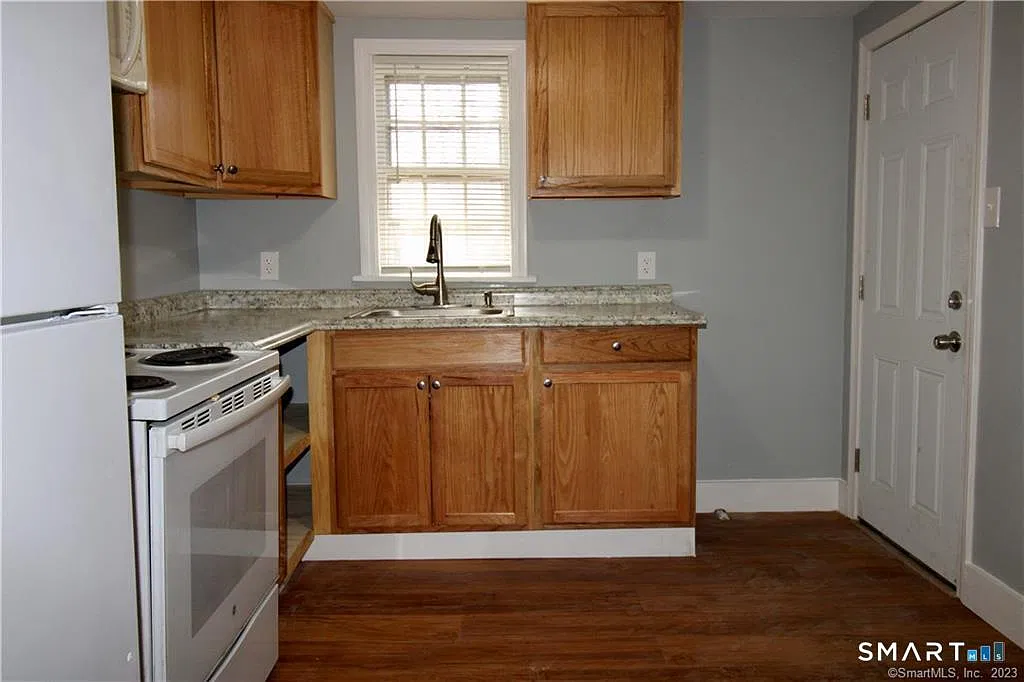 2 bed, 1.0 bath, 672 sqft, $1,700 — Photo 4