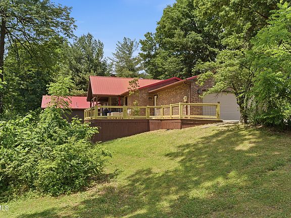 4th image of 205 Spring Valley Rd