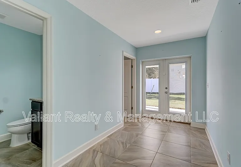 2110 3rd St — Photo 25