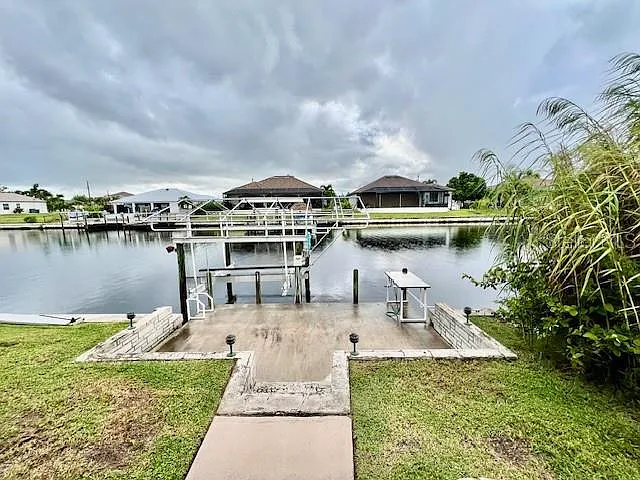 426 NW 37th Pl — Photo 9