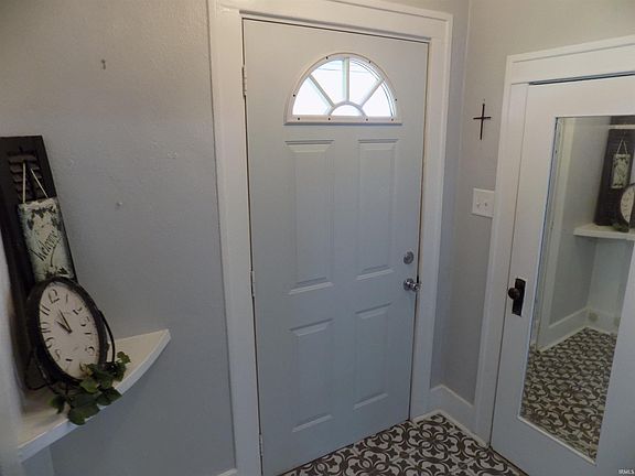 2nd image of 1811 E Beardsley Ave