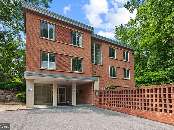 2nd image of 3033 New Mexico Ave NW APT 305