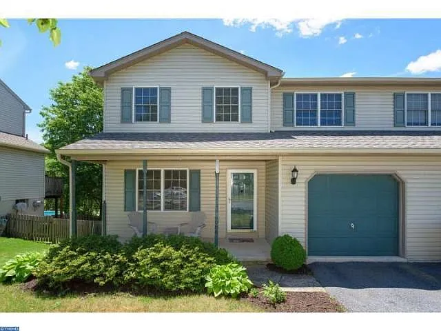 6086 Pond View Dr photo 1