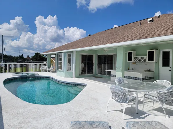 5204 Arlington Rd, Palmetto, FL 34221