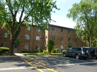 2453 Spring St APT 3703, Woodridge, IL 60517