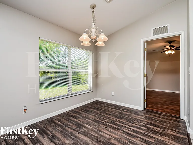 218 Manatee St — Photo 4