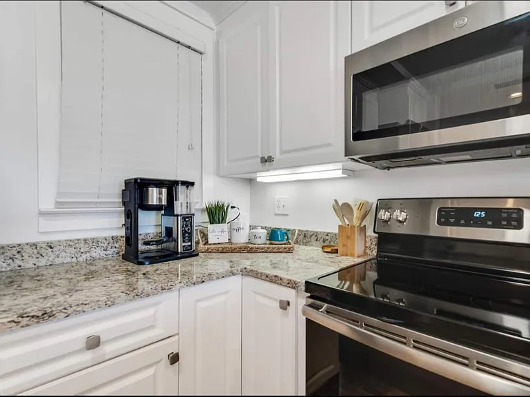 815 Plantation Rd #303 — Photo 13