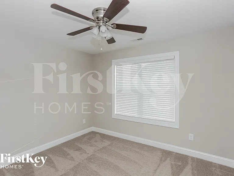 118 Akron Ave — Photo 12