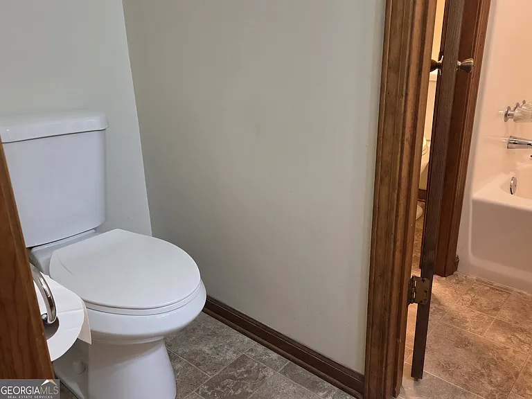 8437 Pineland Dr — Photo 16