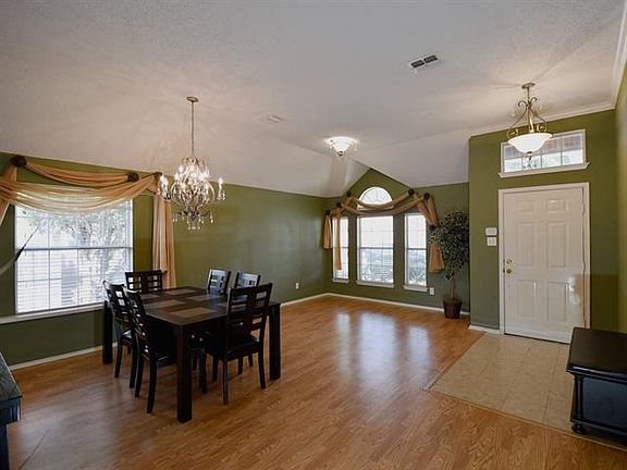 5th image of 11009 Columbia Dr