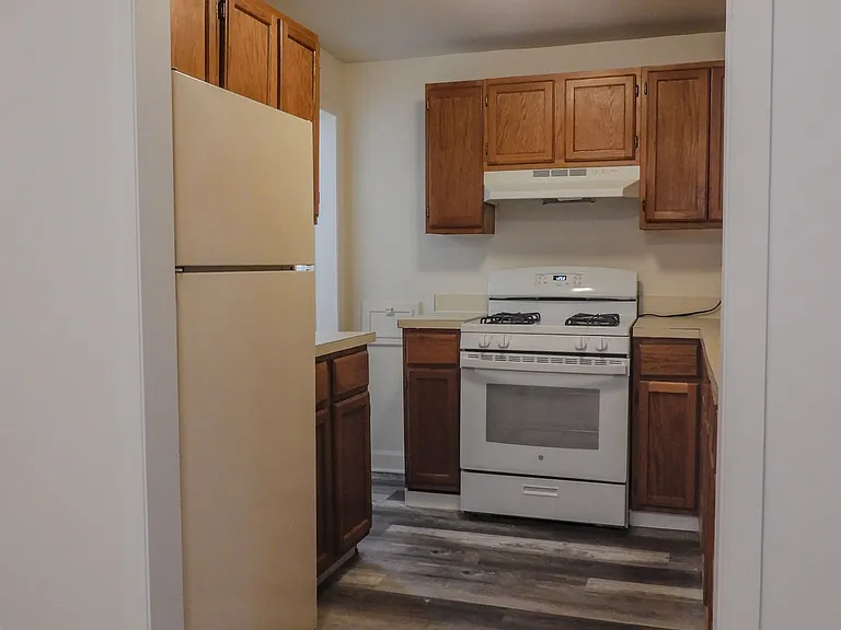 1560 E. Broad St. — Photo 50