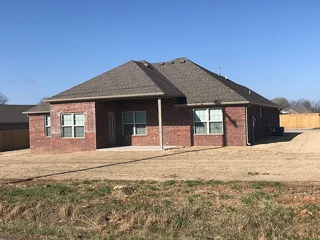 2211 Hunter Dr — Photo 17