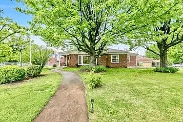 3 bed, 962 sqft, $1,700 — Photo 1