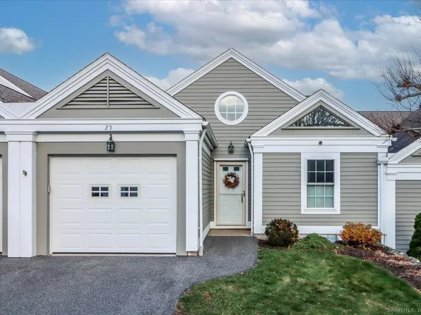 25 St George Place, Newtown, CT 06482