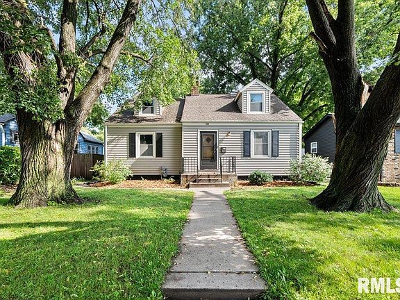 2nd image of 1110 Holmes St