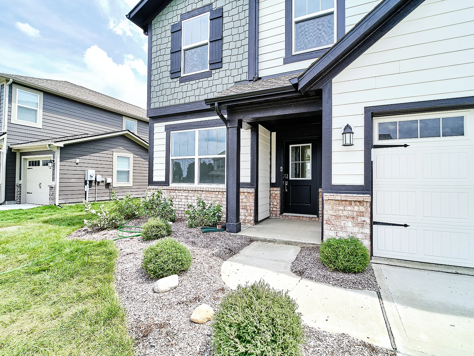5 bed, 2427 sqft, $2,900 — Photo 3