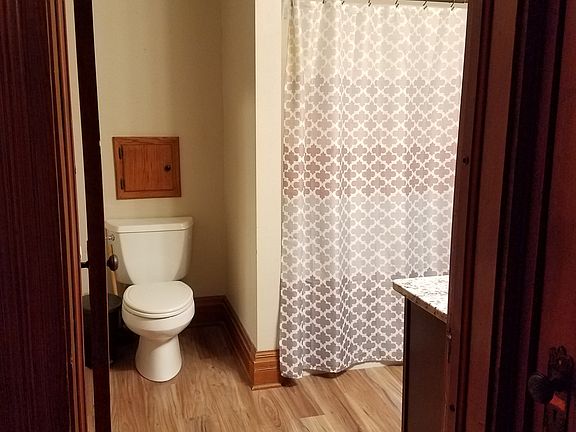 5th image of 407 Artz St