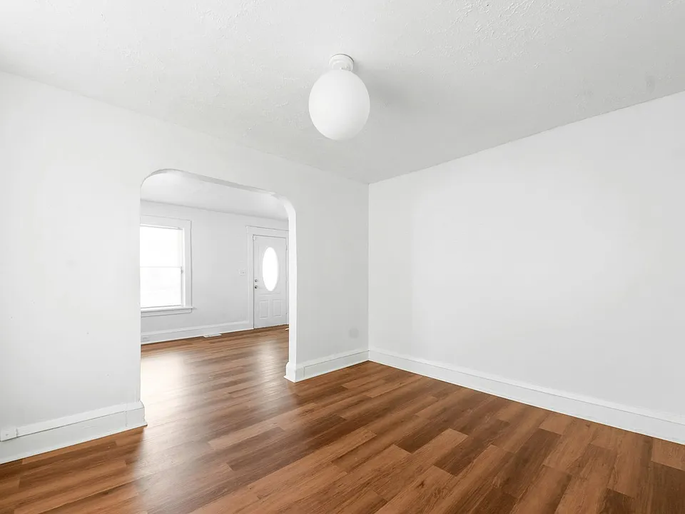 2048 W 105th St