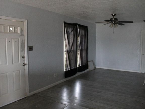 2nd image of 230 E Willow Creek Dr