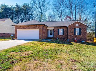 818 Gemcrest Dr NE, Conover, NC 28613