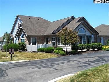 1st image of 370 Quarry Lakes Dr