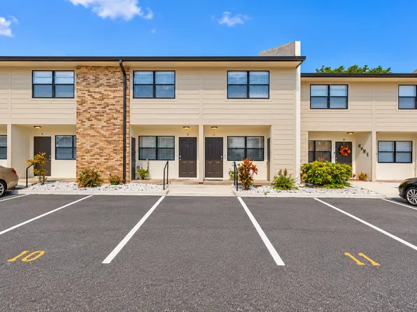 Spacious Renovated 2BR Townhome | 2.5 Baths, Pool & Private Laundry!