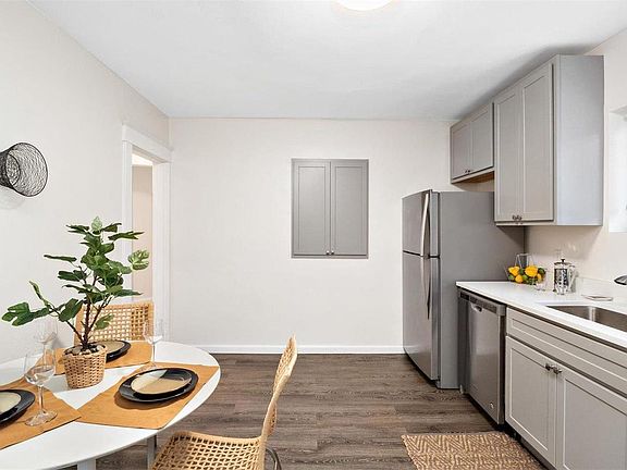 5th image of 3725 Neosho St