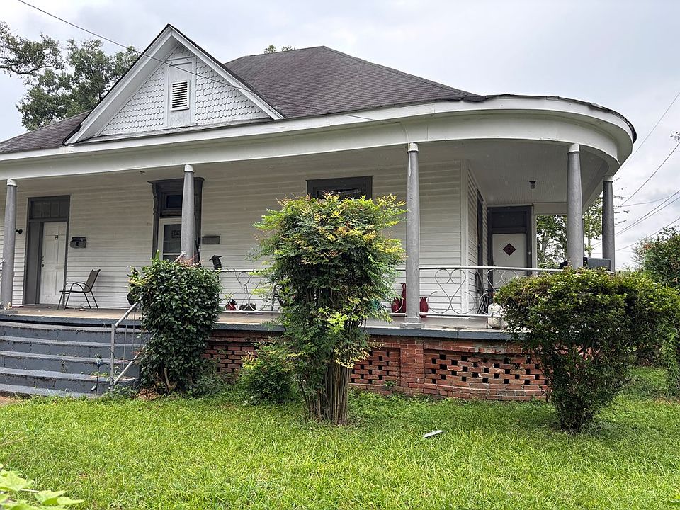 2nd image of 2621 Jones Ave