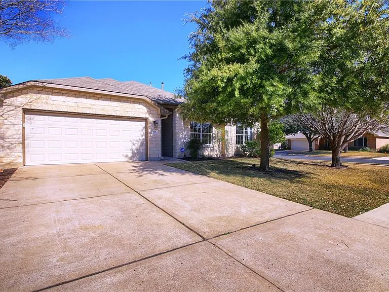 129 Copperwood Loop — Photo 3