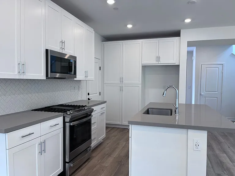 4041 Pomelo Dr — Photo 3