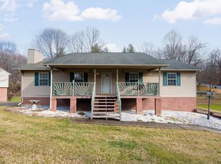2425 Old Lewis Rd, Johnson City, TN 37601