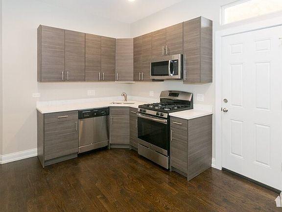 3rd image of 2943 W Diversey Ave #T1w