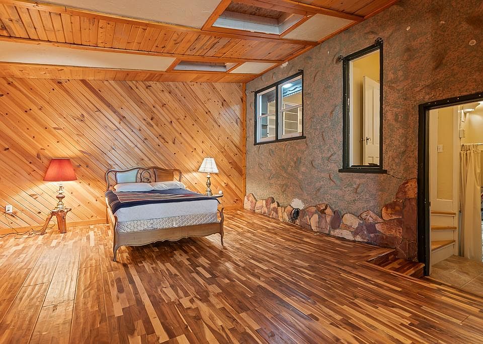 97th image of 200 N Park St
