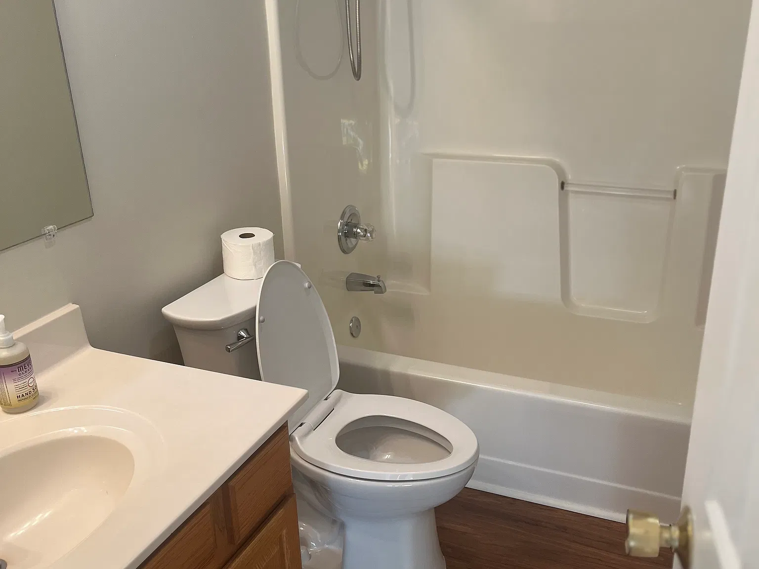 3 bed, 2400 sqft, $1,400 — Photo 3