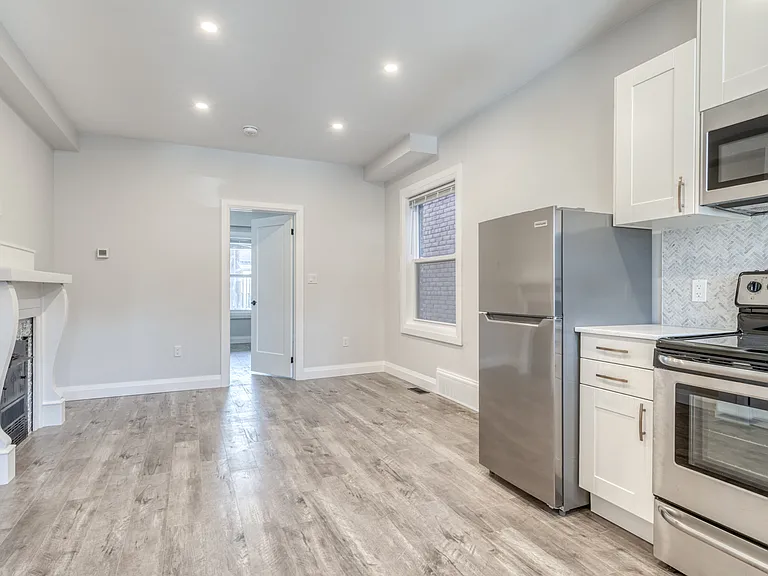 37 Garfield Ave N #1 — Photo 8