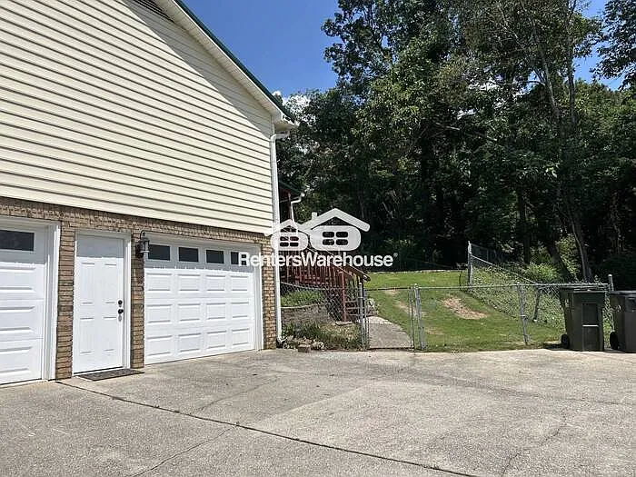 2501 Crestwood Cir — Photo 2