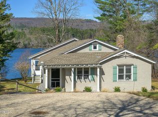 11 Mahkeenac Ter, Stockbridge, MA 01262