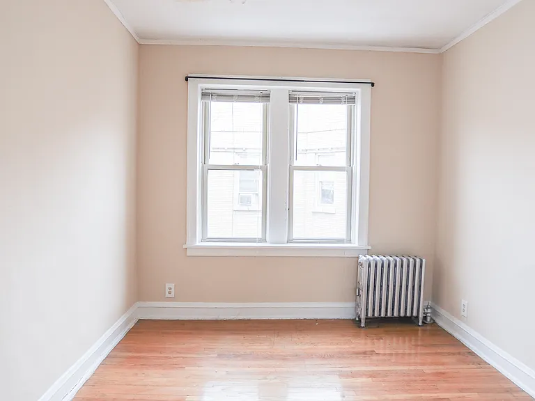 3944 W Roscoe St #2B — Photo 8