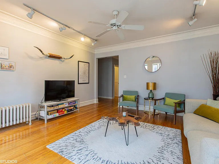 642 W Aldine Ave #3 — Photo 3